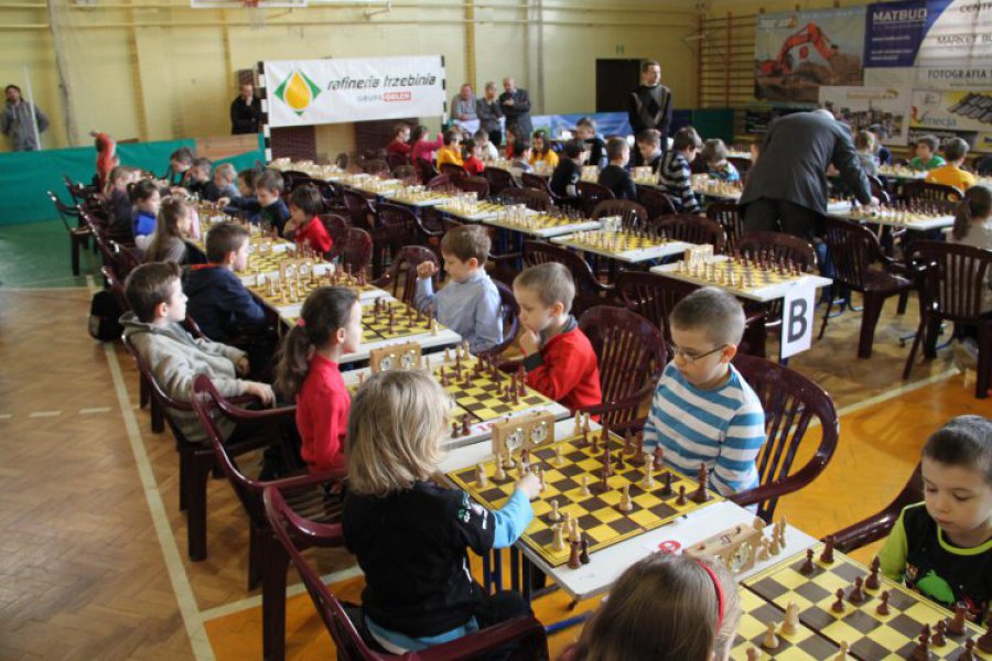 TRZEBINIA. XIX Międzynarodowy Turniej Młodych Talentów - szachiści rozpoczęli zmagania (WIDEO)