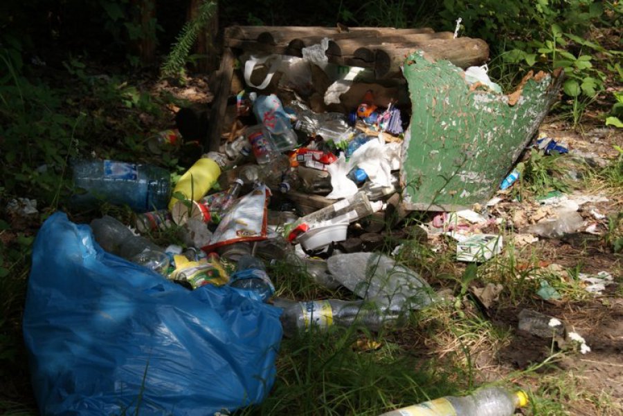 CHRZANÓW. Środek powiatu tonie w śmieciach 