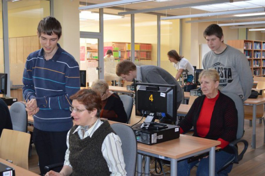 Dzień Bezpiecznego Internetu z Zespołem Szkół Techniczno-Usługowych w Trzebini 