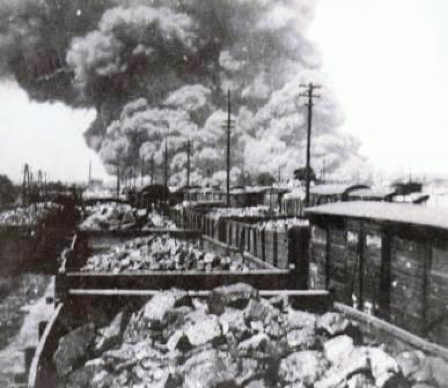 Z kart historii - bombardowanie rafinerii Trzebinia 