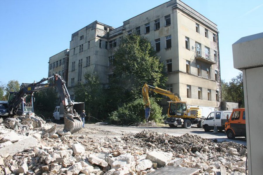 CHRZANÓW. Portiernia starego szpitala legła w gruzach 