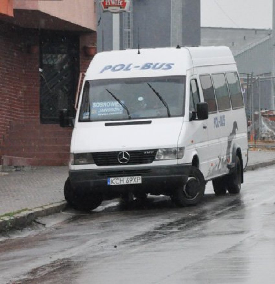 CHRZANÓW. Minibusy Pol-Busu nie jeżdżą już przez autostradę 
