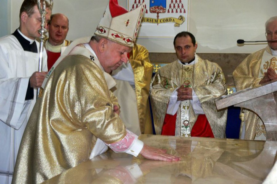 Kardynał Dziwisz odwiedził parafię w Kościelcu 