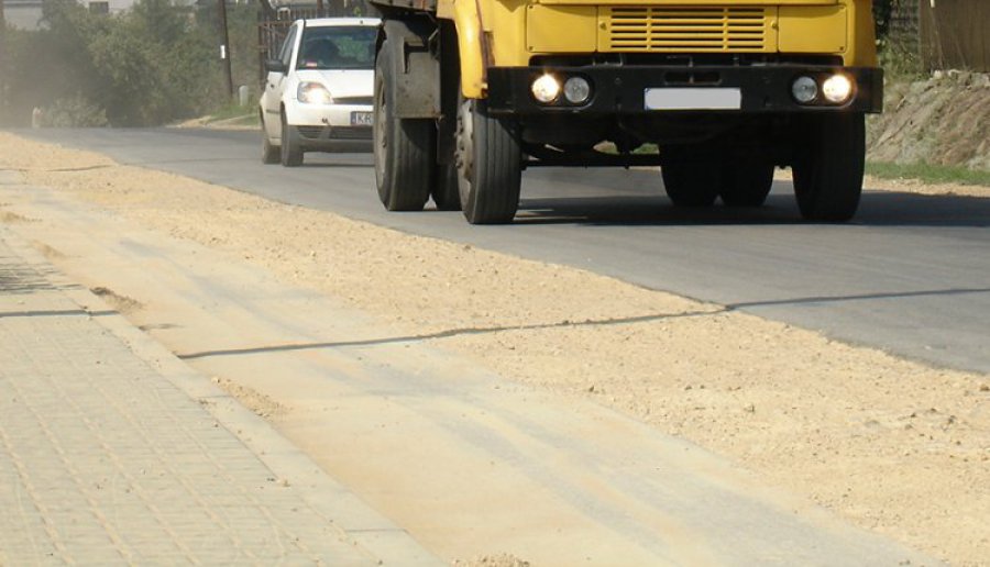 Kiedy na zniszczonych ulicach w Trzebini pojawi się asfalt? 