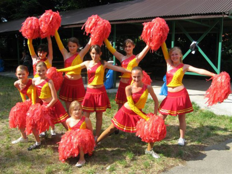 Cheeleaderki i przedszkolaki tańczyły w Balinie 