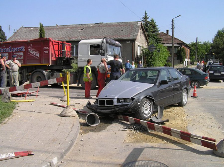 Robotnik ofiarą zderzenia dwóch samochodów w Trzebini