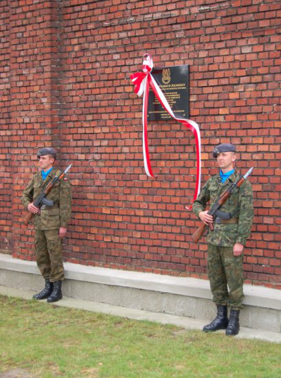 Mieszkańcy pamiętają o poległych, polskich żołnierzach 