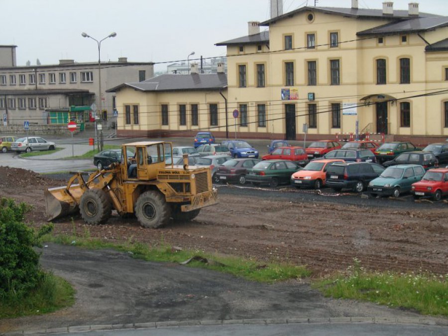 Parking przy dworcu kolejowym będzie większy 
