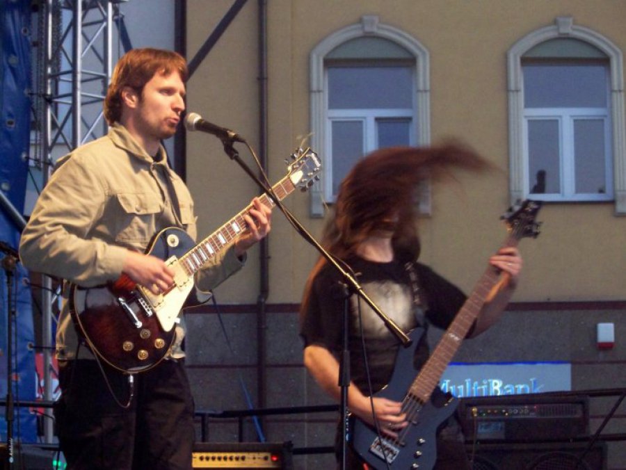 Charytatywny koncert na chrzanowskim Rynku zgromadził wielu fanów rocka 