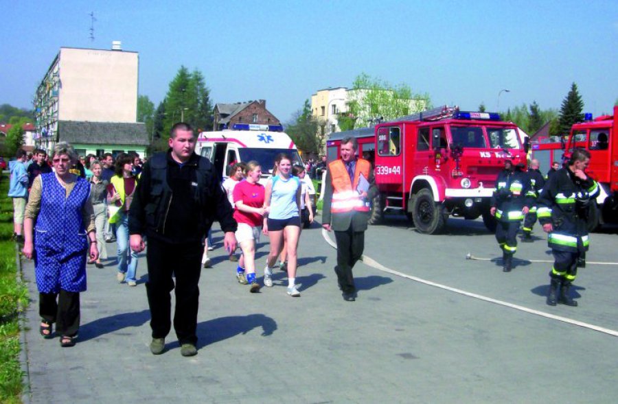 Z krzeszowickiego gimnazjum ewakuowano prawie 600 osób 