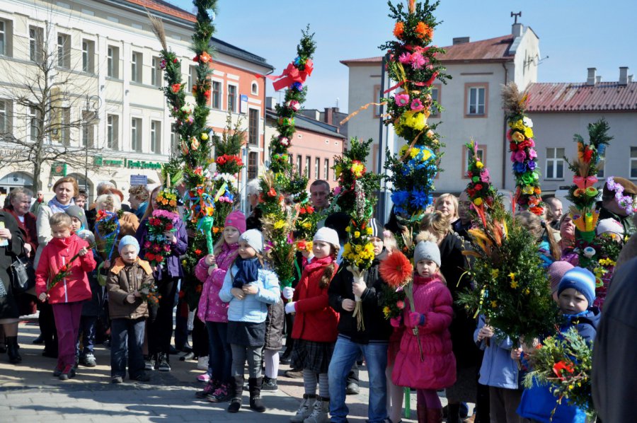 Mieszkańcy świętowali na Rynku z palmami