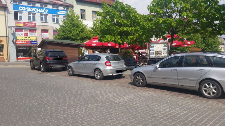Problem parkujących samochodów na chrzanowskim Rynku