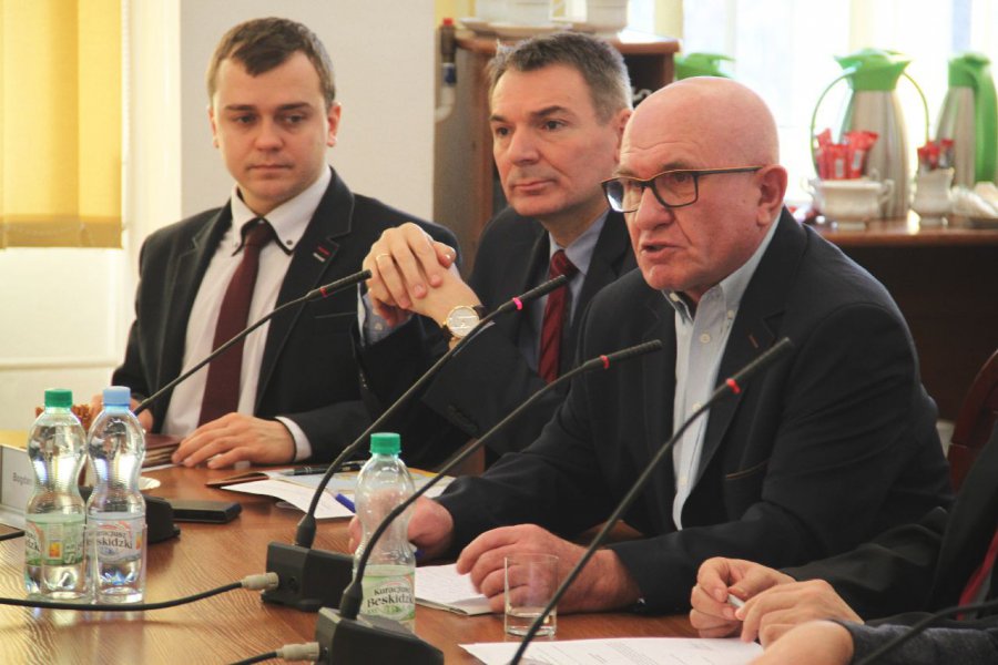Powiatowi radni i sołtys Żarek apelują, by fedrowanie nie powodowało kolejnych szkód
