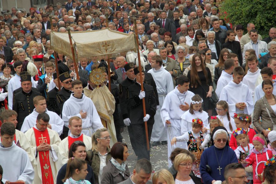 Uczestnicy procesji Bożego Ciała wrócili do domów z gałązkami brzozy