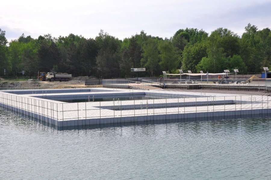 Zakończyła się budowa podwieszanych basenów nad Balatonem