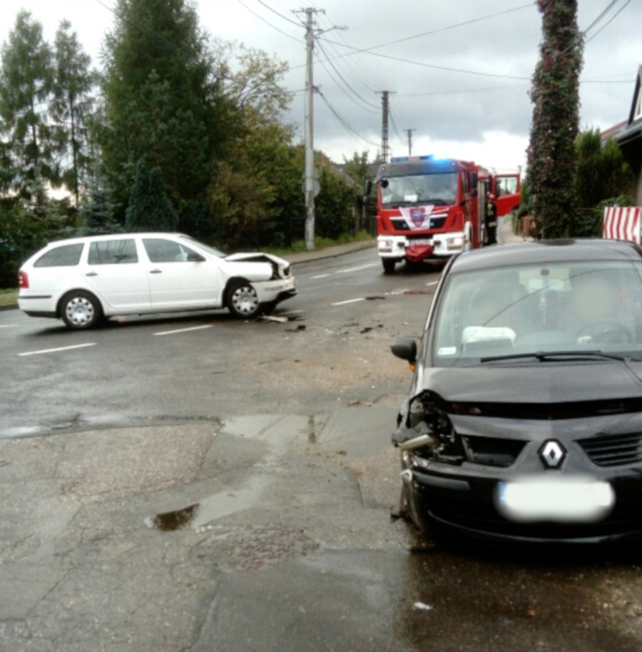 Wypadek koło szkoły w Myślachowicach. Kobieta trafiła do szpitala