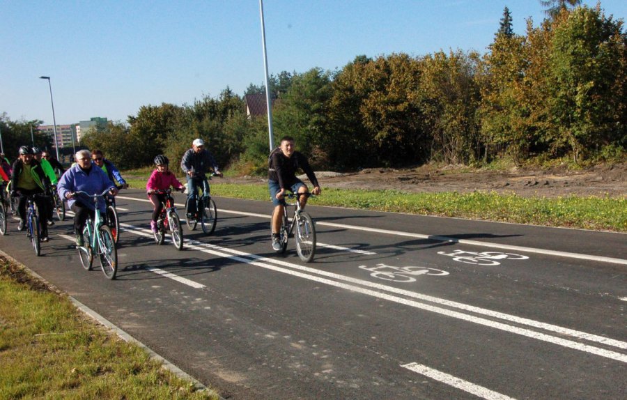 W Jaworznie można się już przejechać autostradą dla rowerów. Możemy tylko pozazdrościć... (WIDEO)