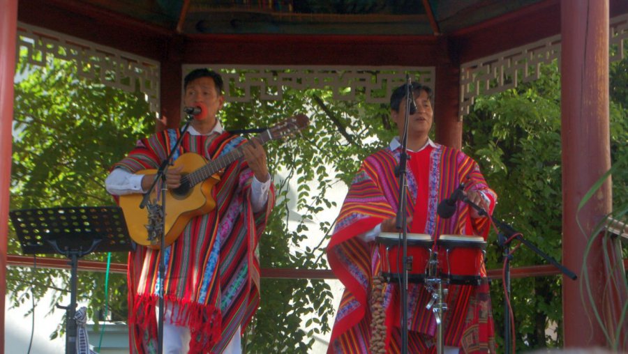Skoczna muzyka andyjska przyciągnęła wielu melomanów (WIDEO)