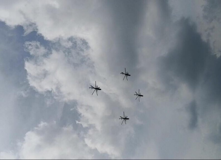 Kilkanaście helikopterów i samolotów przeleciało dziś nad Trzebinią (WIDEO)