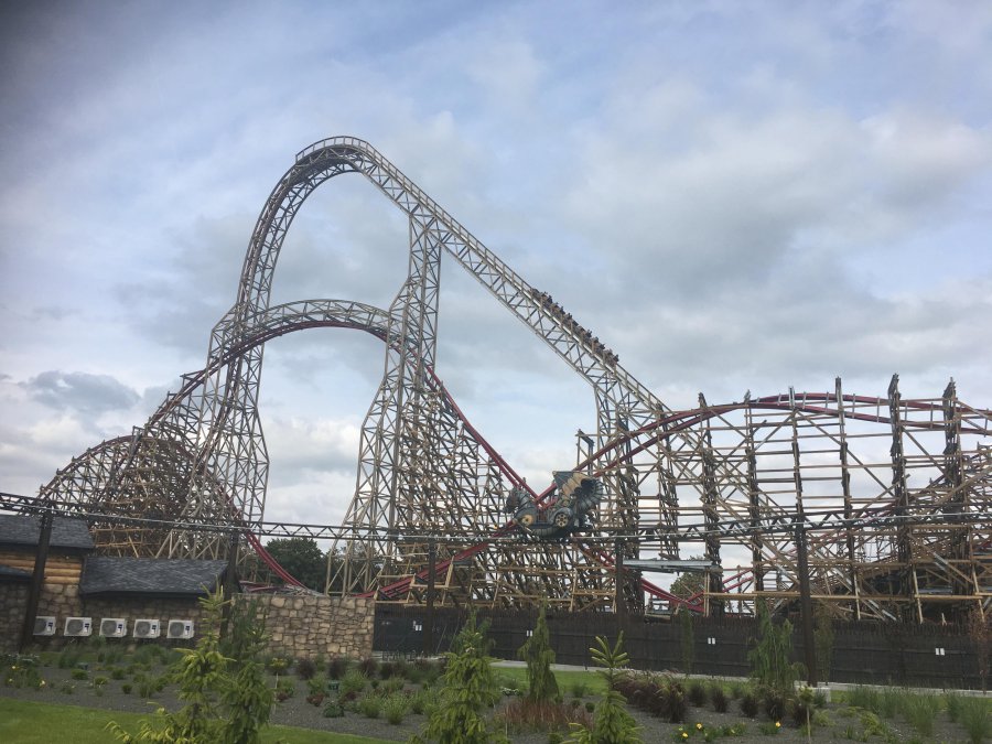 Największy na świecie drewniany rollercoaster wystartował w Energylandii. Adrenalina buzowała! (WIDEO)