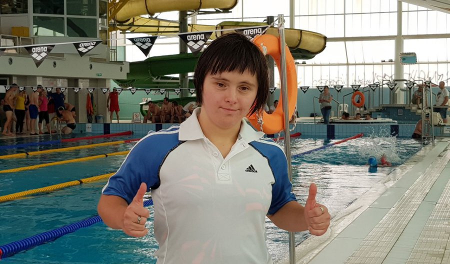 Niepełnosprawni pływacy zagrzewali się do walki (WIDEO)