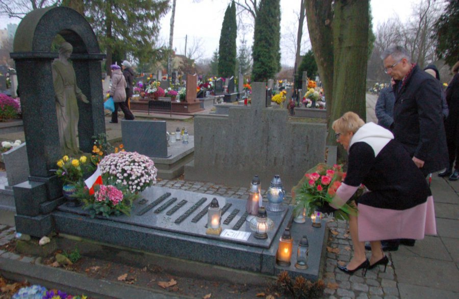 Czterdzieści lat temu zginęła w wypadku. Mieszkańcy Chrzanowa pamiętają o Janinie Woynarowskiej (WIDEO)