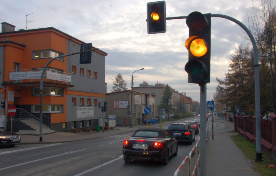 Na ulicy Oświęcimskiej nie potrzeba świateł?