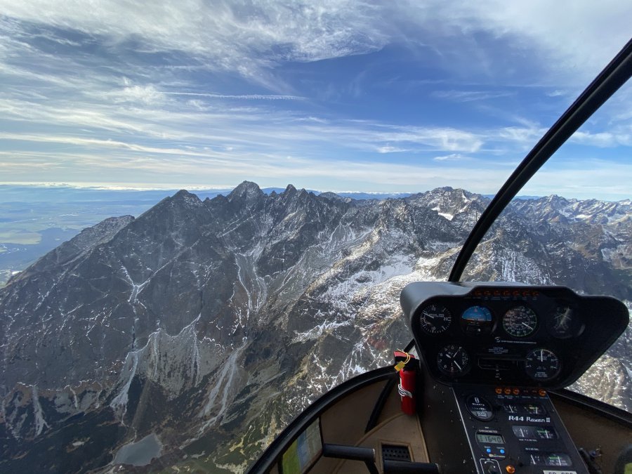 Helikopter w górach – wyjątkowa atrakcja podczas ferii