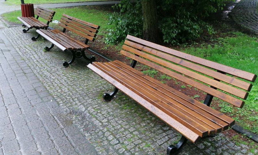 Trwa wymiana ławek w parku w Chrzanowie 