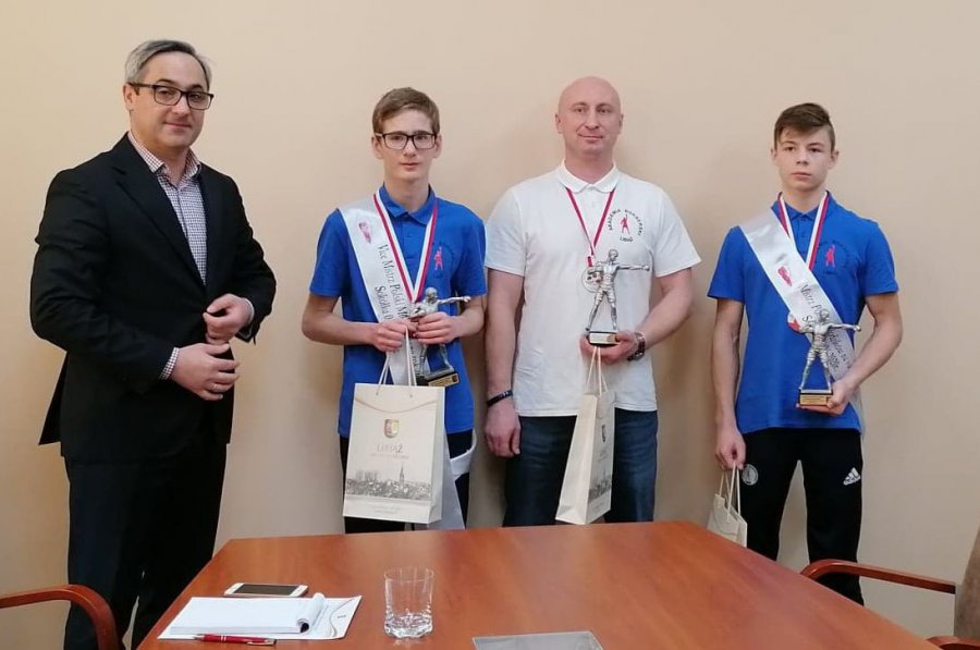 Bokserzy z Libiąża pochwalili się medalami mistrzostw Polski  (WIDEO)  
