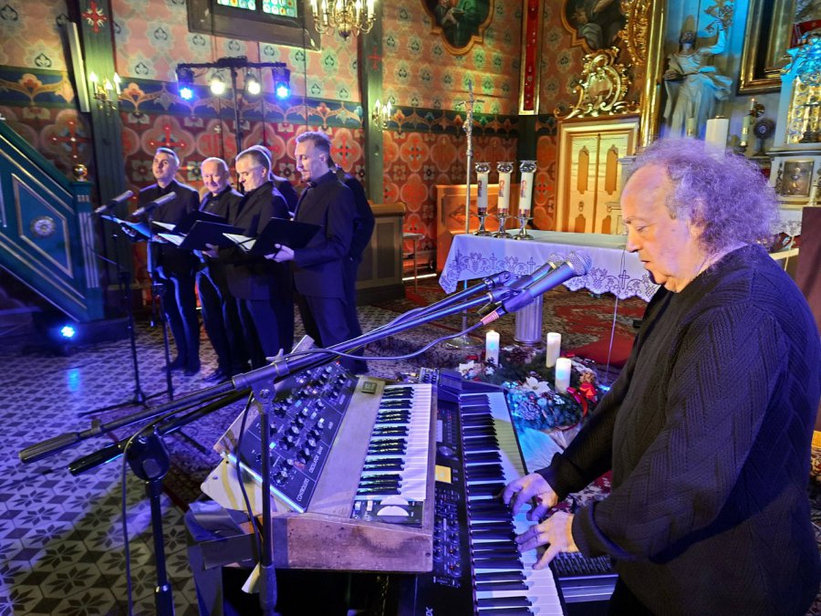 Artyści zaśpiewali w kościele w Mętkowie. Koncert zobaczycie w internecie (ZDJĘCIA)
