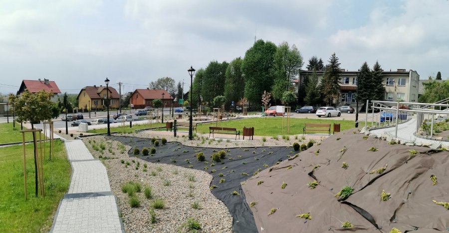 Plac Mogielnickiego w Babicach nabiera kolorytu (WIDEO, ZDJĘCIA)