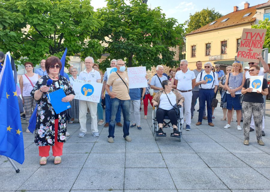 Manifestacja w Chrzanowie w obronie wolnych mediów (WIDEO)