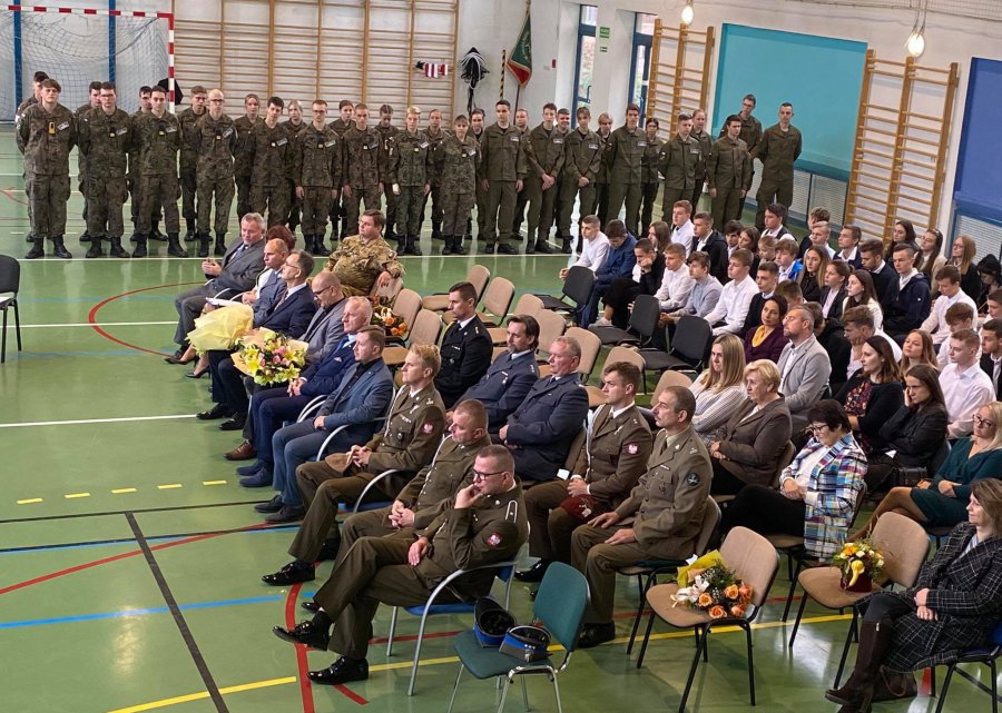Trzebińskie liceum świętowało Dzień Edukacji Narodowej i jubileusz klas mundurowych (WIDEO, ZDJĘCIA)