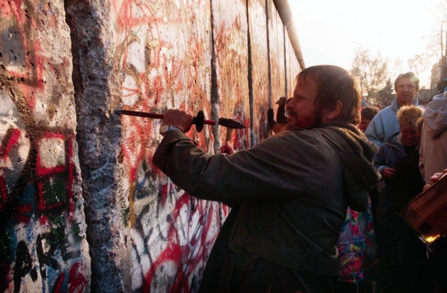 32 lata temu runął Mur Berliński. Pamiętacie jego historię?