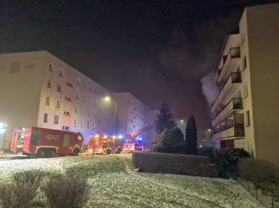 Spaliło się mieszkanie w bloku w Chrzanowie. Dwie osoby są w szpitalu 