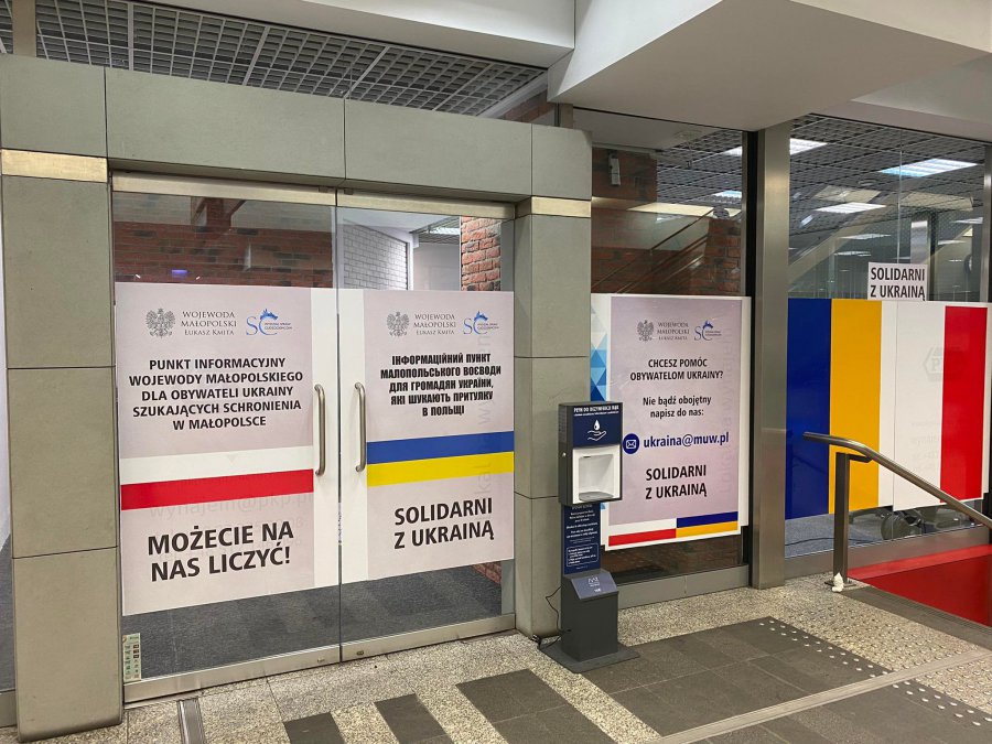 Dworzec PKP w Krakowie: punkt informacyjny dla Ukraińców szukających pomocy w Małopolsce już działa
