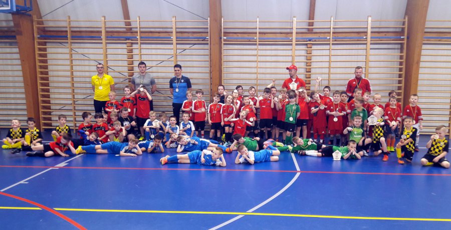 300 dzieci zagrało w turniejach z okazji urodzin akademii piłkarskiej