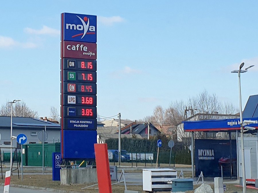 Cena benzyny przekroczyła 7 zł za litr. Na wielu stacjach były dziś pustki