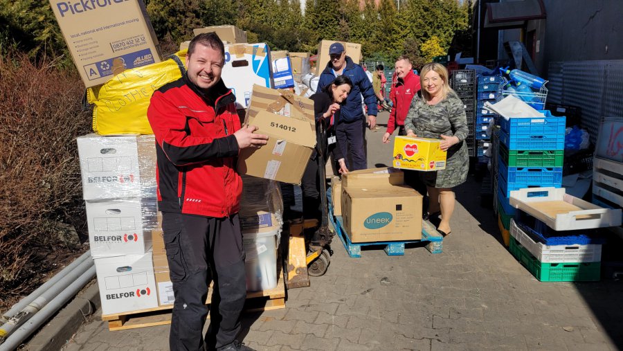 7 ton darów z Holandii dla Ukrainy i uchodźców dotarło do Trzebini (ZDJĘCIA)