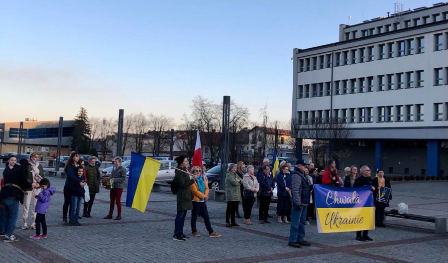 Понад 40 мешканців Хшанова вийшли на марш солідарності з Україною