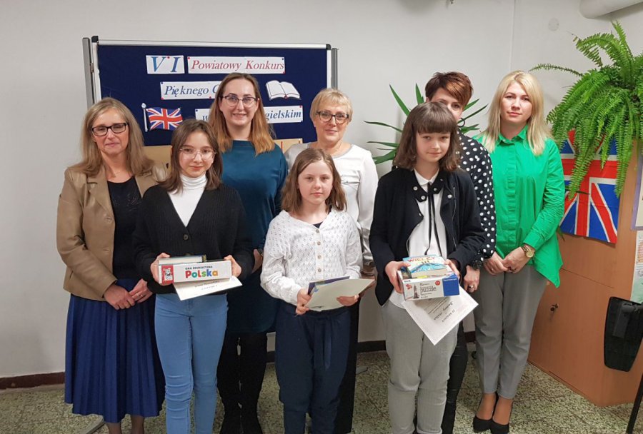 Uczniowie z powiatu chrzanowskiego udowodnili, że opanowali czytanie w języku angielskim. Laureaci odebrali nagrody  