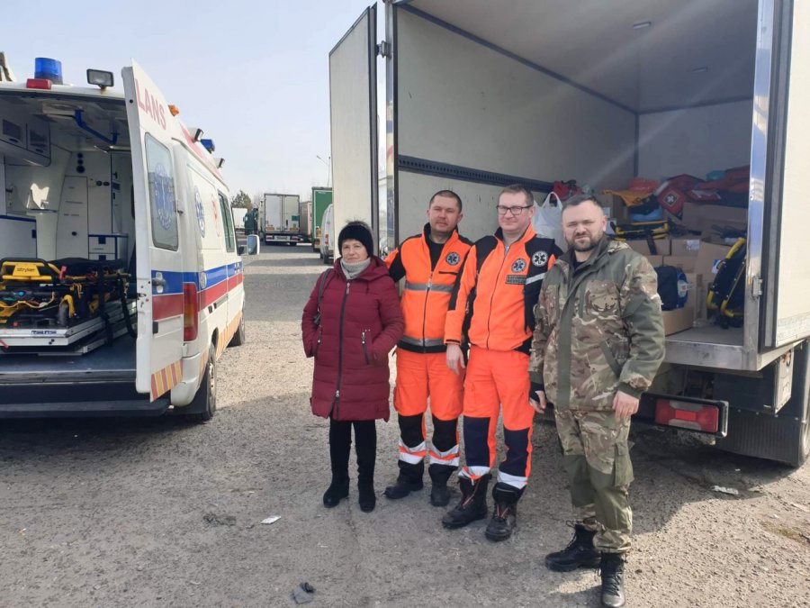 Chrzanowscy ratownicy przekazali dary dla szpitala w Ukrainie. Trafiły tam m.in. nosze do transportu pacjentów