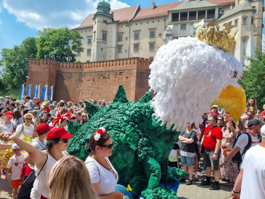 Przedszkole z Trzebini i szkoła w Porębie-Żegoty wygrały Wielką Paradę Smoków w Krakowie (WIDEO, ZDJĘCIA)