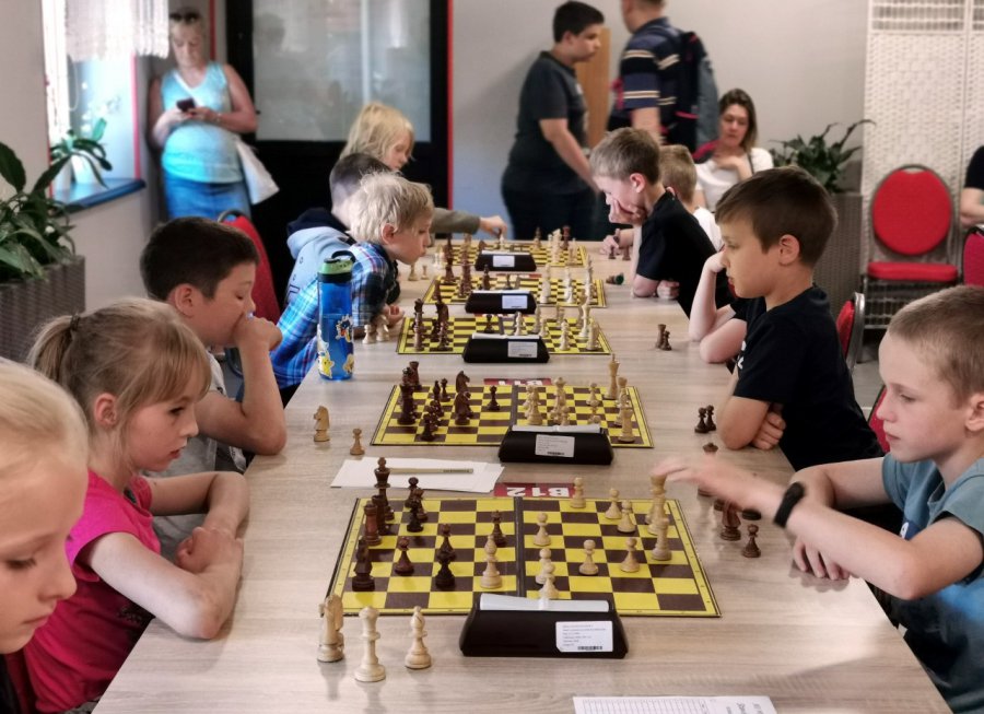 Szachiści walczą o zwycięstwo w turnieju w Krzeszowicach (WIDEO, ZDJĘCIA)