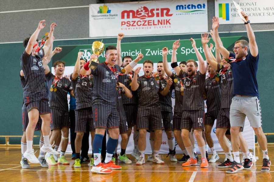 Chrzanowianie z drużyny piłki ręcznej AGH Kraków wywalczyli złoto w Akademickich Mistrzostwach Polski