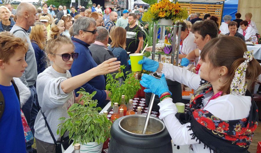 Setki osób na Małopolskim Festiwalu Smaku w Trzebini, Nikt nie odszedł głodny (WIDEO, ZDJĘCIA)