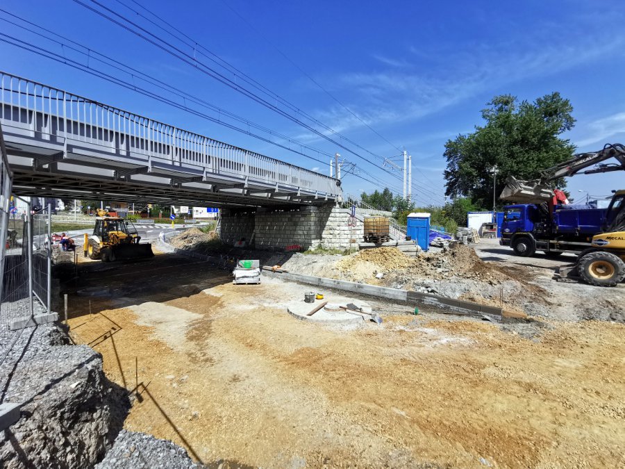 Pod wiaduktami kolejowymi w Chrzanowa trwa budowa nowej jezdni (WIDEO, ZDJĘCIA)