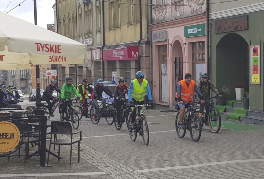 Uczestnicy rajdu rowerowego przejechali 20 kilometrów. Wystartowali z Rynku w Chrzanowie (WIDEO, ZDJĘCIA)