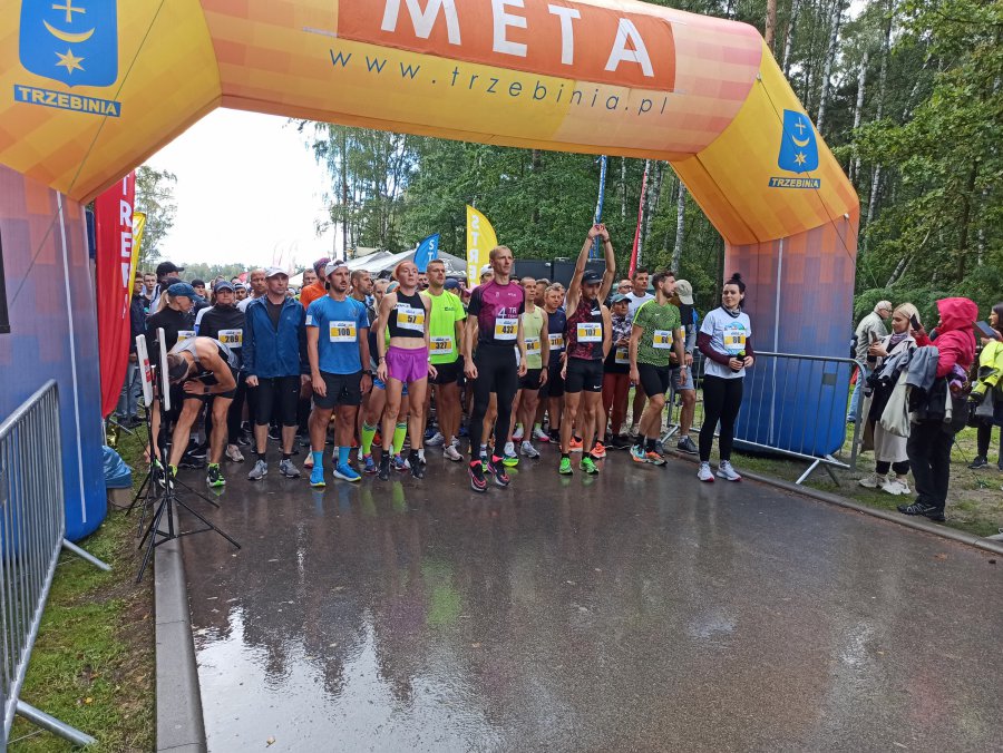 354 biegaczy stanęło na starcie Chechło Run 2022 (ZDJĘCIA, WIDEO)